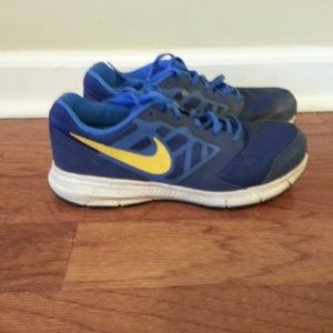 Nike size 7 blue